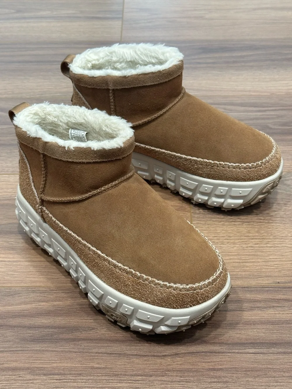 Ugg Venture Daze Ultra Mini Boot Platform in Chestnut Size Women’s 10